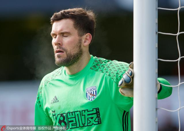 《痛症》举行试映 郑丽媛回忆从影经历现场痛哭 2011-08-30 8月29日，电影《痛症》在首尔市广津区乐天影院举行了试映会和记者见面会。